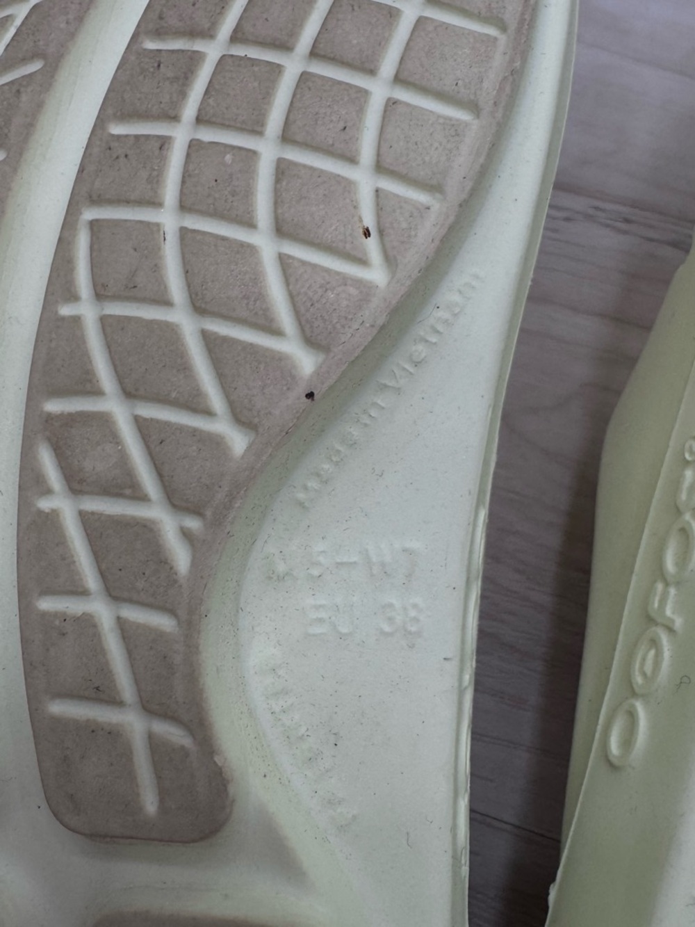 OOFOS women's ooahh recovery slide sandal in mello yellow sz 7 - Picture 8 of 9